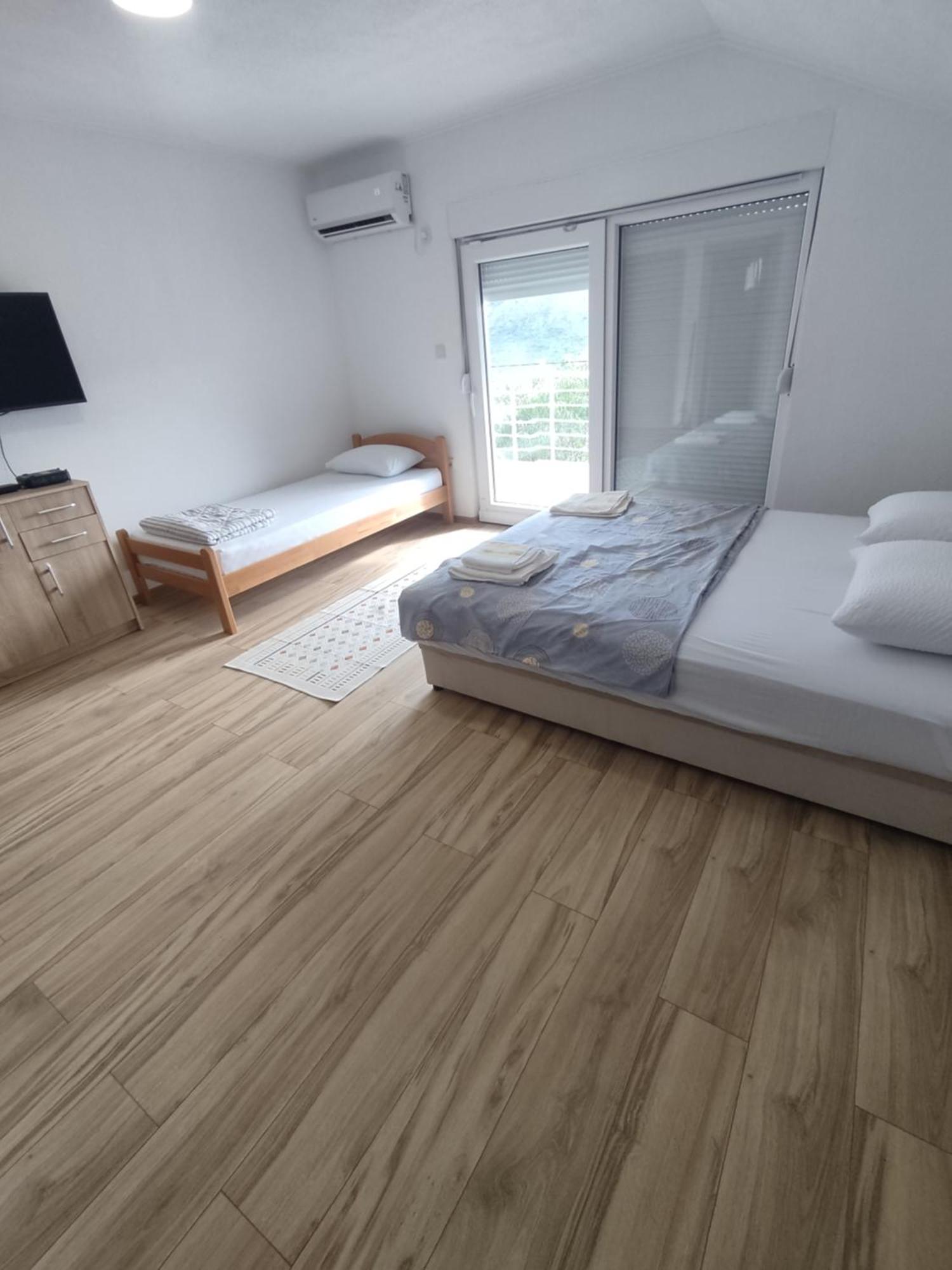View Of The City - Studio Apartment 2 モスタル エクステリア 写真